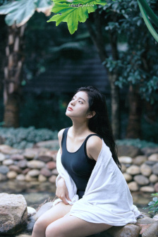 不扣纽的女孩详情介绍